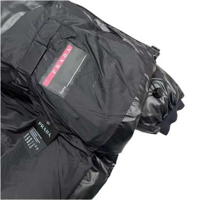 Prada Doudoune à capuche en Re-Nylon