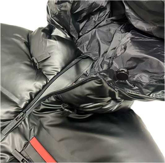 Prada Doudoune à capuche en Re-Nylon